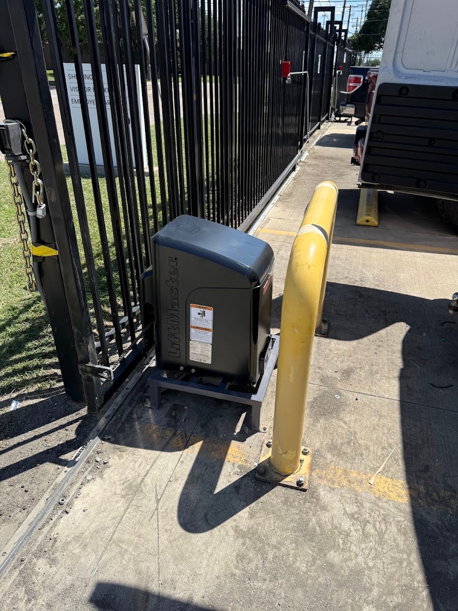 Commercial LiftMaster gate operator service for a Dallas managed property