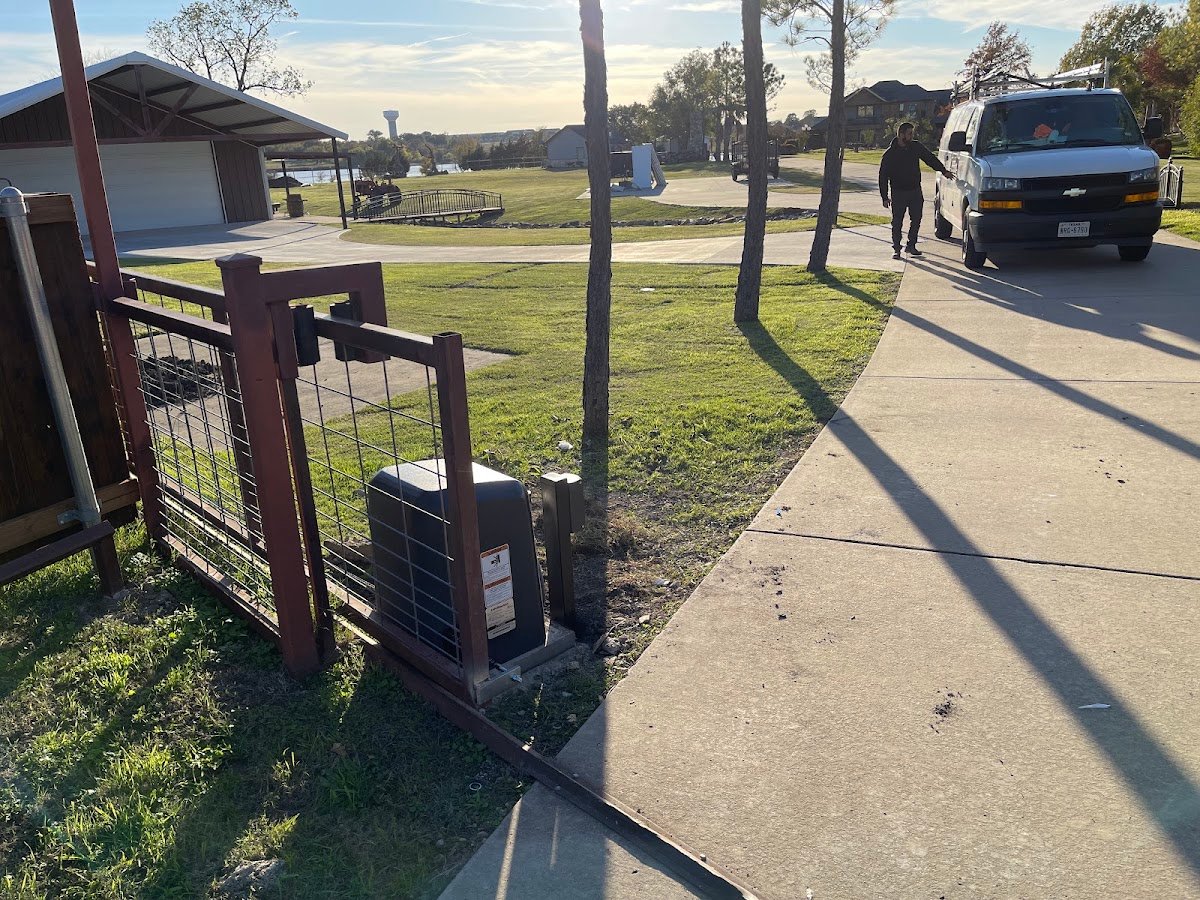 Residential driveway gate service near University Park Texas