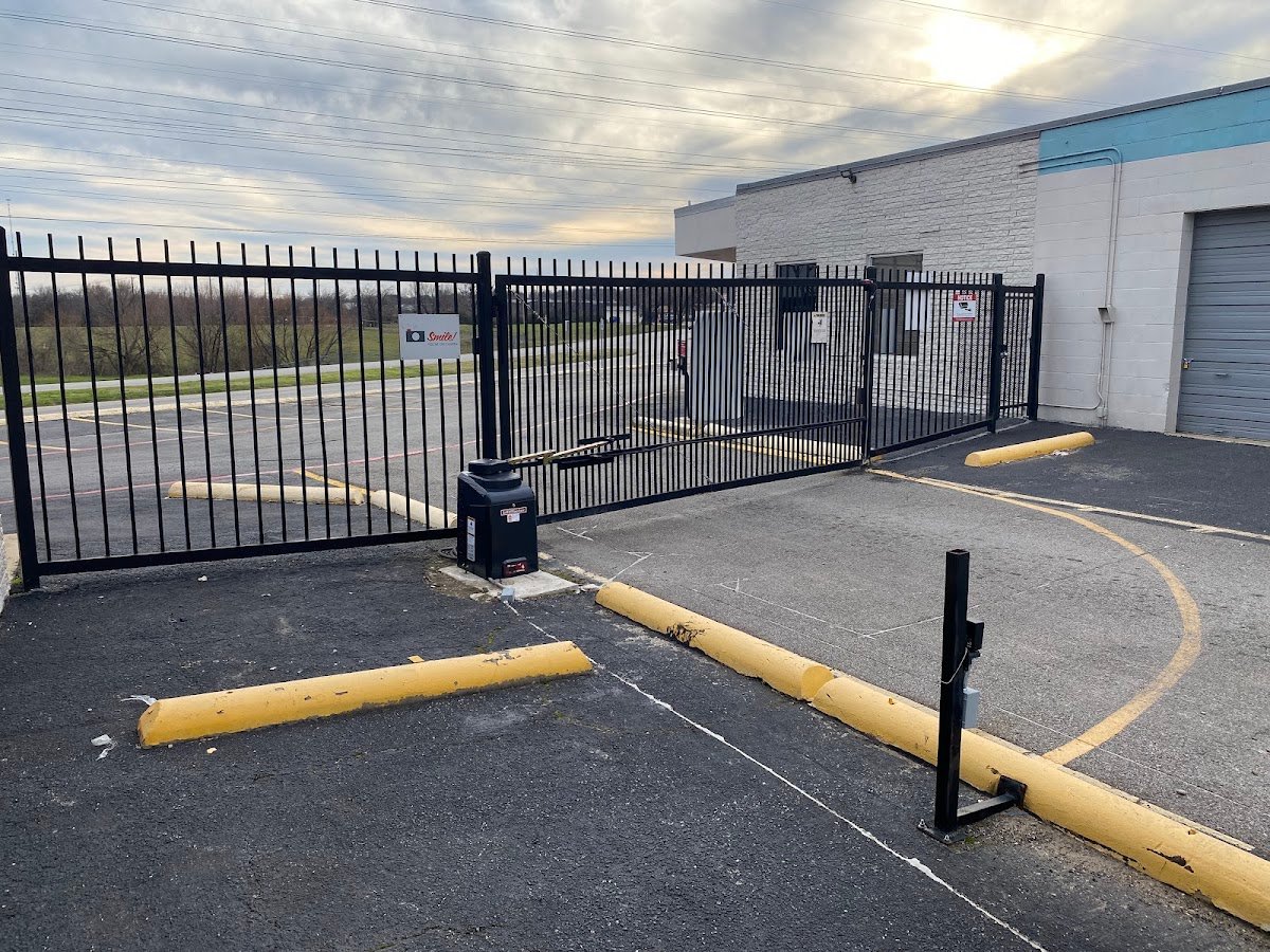 Commercial sliding gate and operator service near Richardson