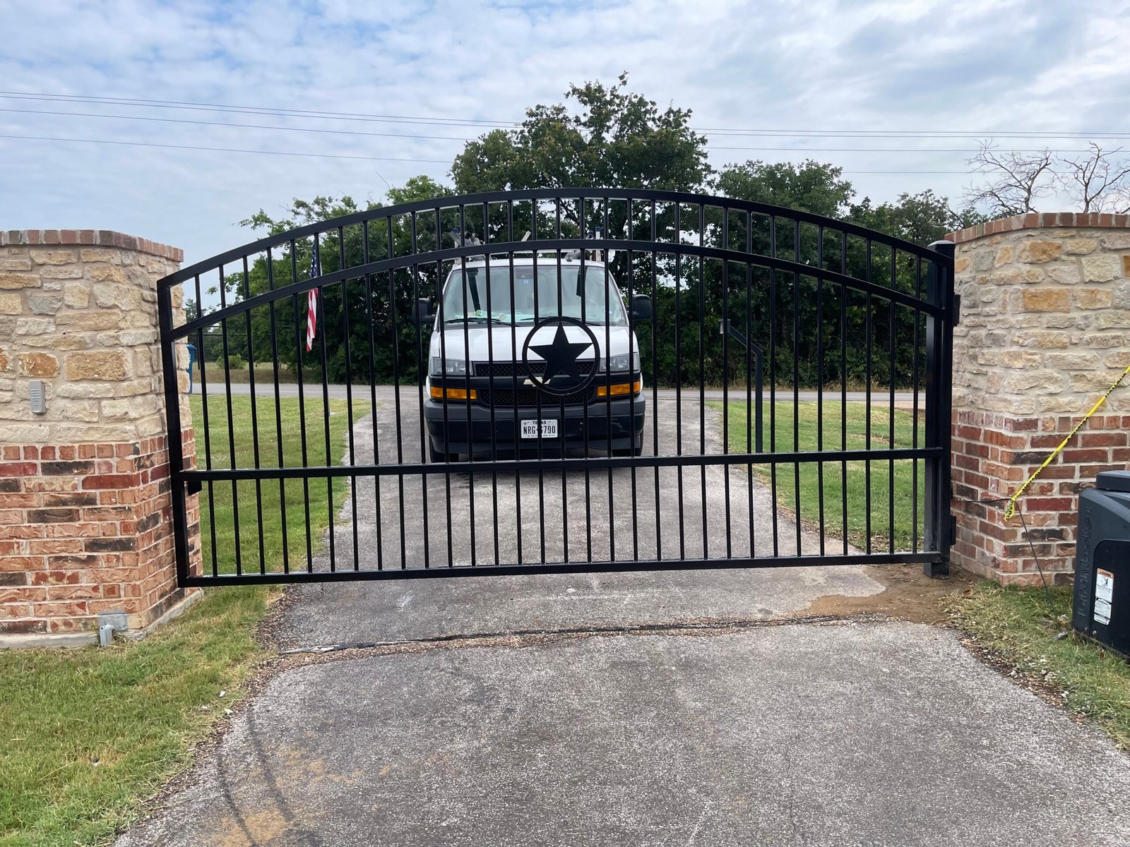 All-metal driveway gate rebuilt after vehicle impact in North Texas